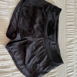 Lululemon Speed Up low rise 2” lined shorts